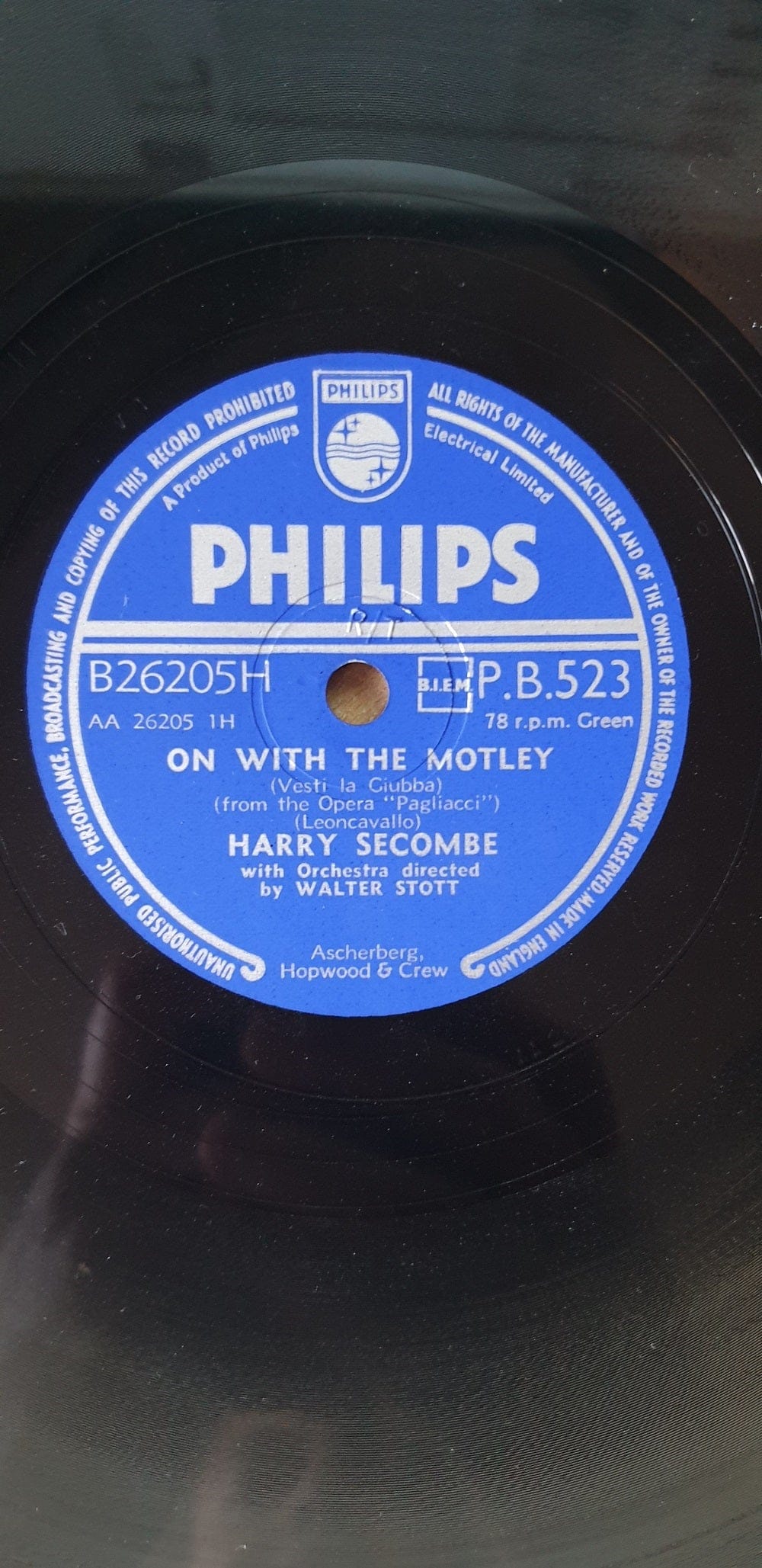 10" 78RPM On With The Motley/Strange Harmony Of Contrasts by Harry Secombe from Philips (P.B.523)